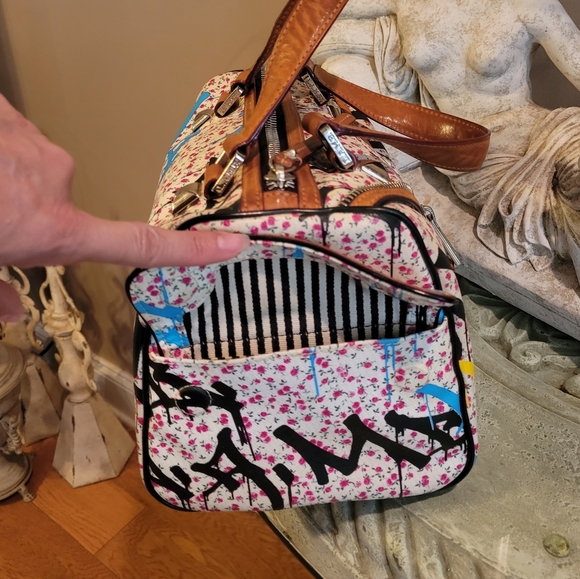 L.A.M.B. by Gwen Stefani Ditzy Graffiti Zipper Flower Bag #402 - Picture 9 of 17